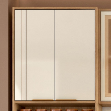  Grooved detail on the doors.